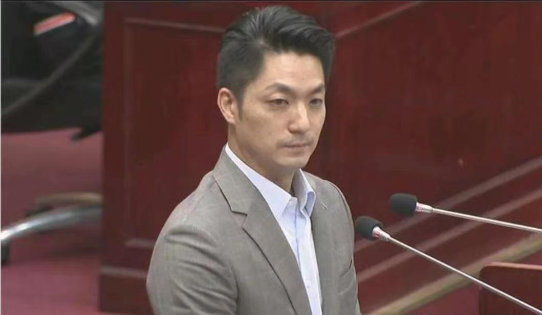 蒋万安连“九二共识”都不愿意讲了！在近期，据台湾省内媒体报道，中国大陆将主动延期
