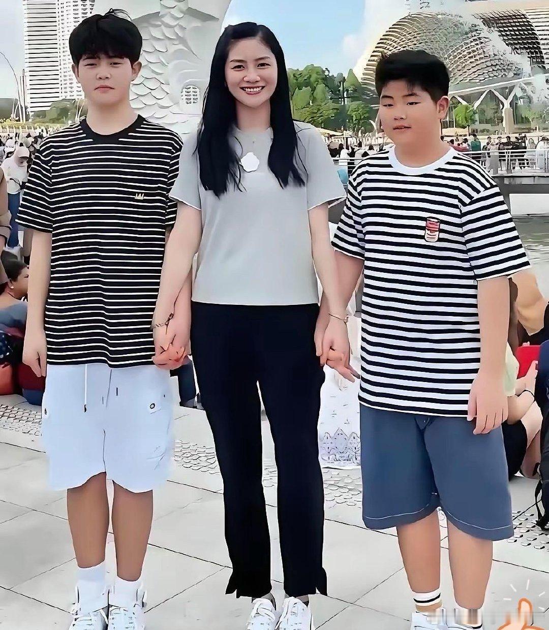 基因真是个神奇的东西。沙溢和胡可都是帅哥美女，可生的孩子长相确实平平无奇！