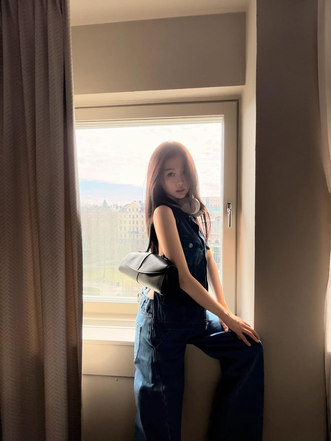 虞书欣ins更新想再老婆背上滑滑梯🛝