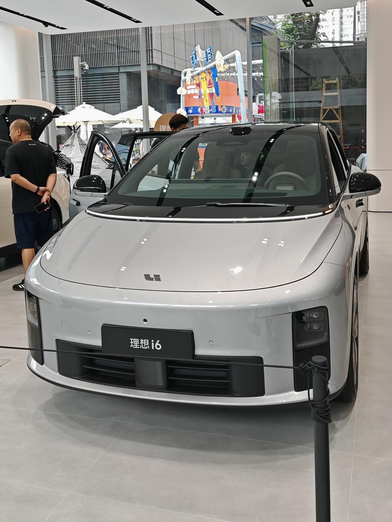 2025年以前，我相信增程车是最好的用车解决方案，但今年随着电尺技术及充电技术的