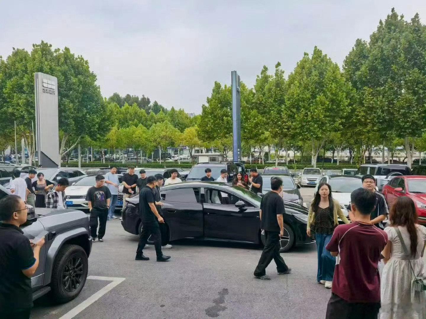 方程S爆不爆门店客流最知道大家觉得呢？#汽场全开##大v聊车##新能源汽车﻿﻿#​