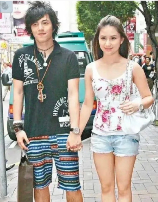 何超莲交往过的三任男友就没有丑的​​​