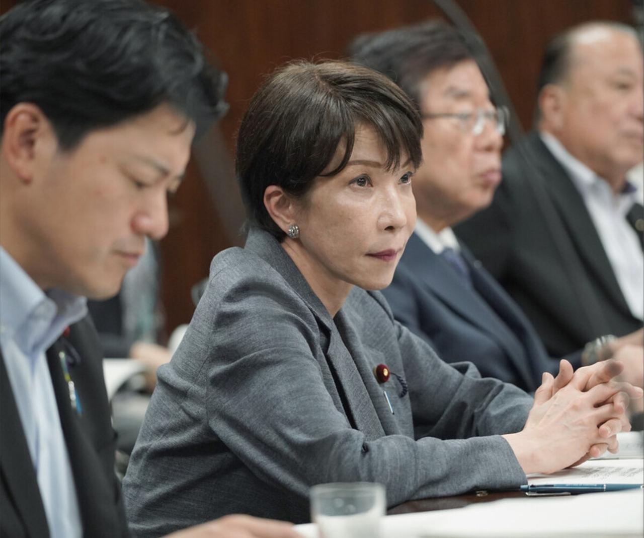 【高市内阁支持率跌至执政以来最低的49%，60多岁人群支持率骤减。舆论雷达的网络