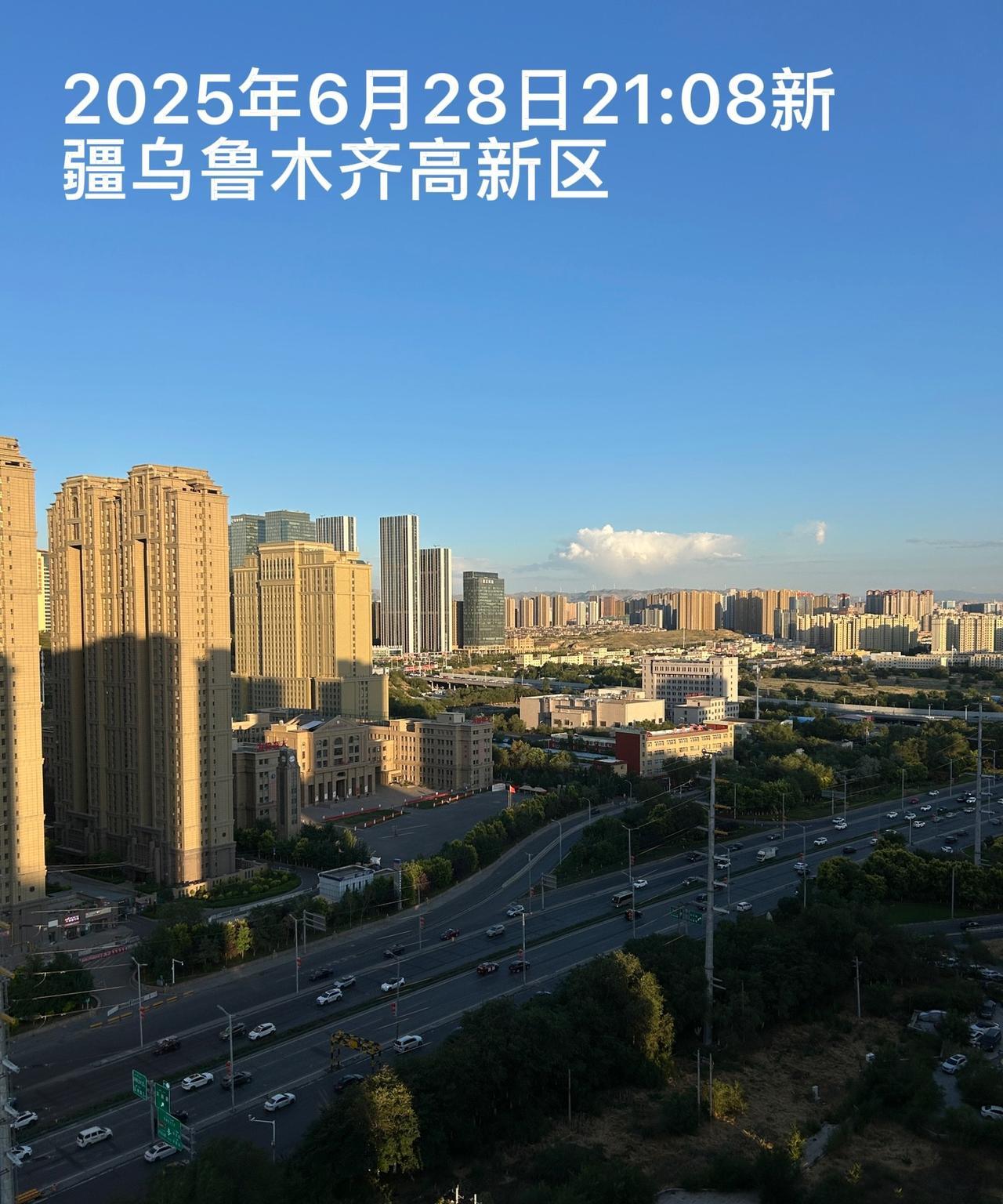 新疆旅游持续火爆，看许多人写的到新疆旅游的文字，除了美景美食美人外，还会有许多人