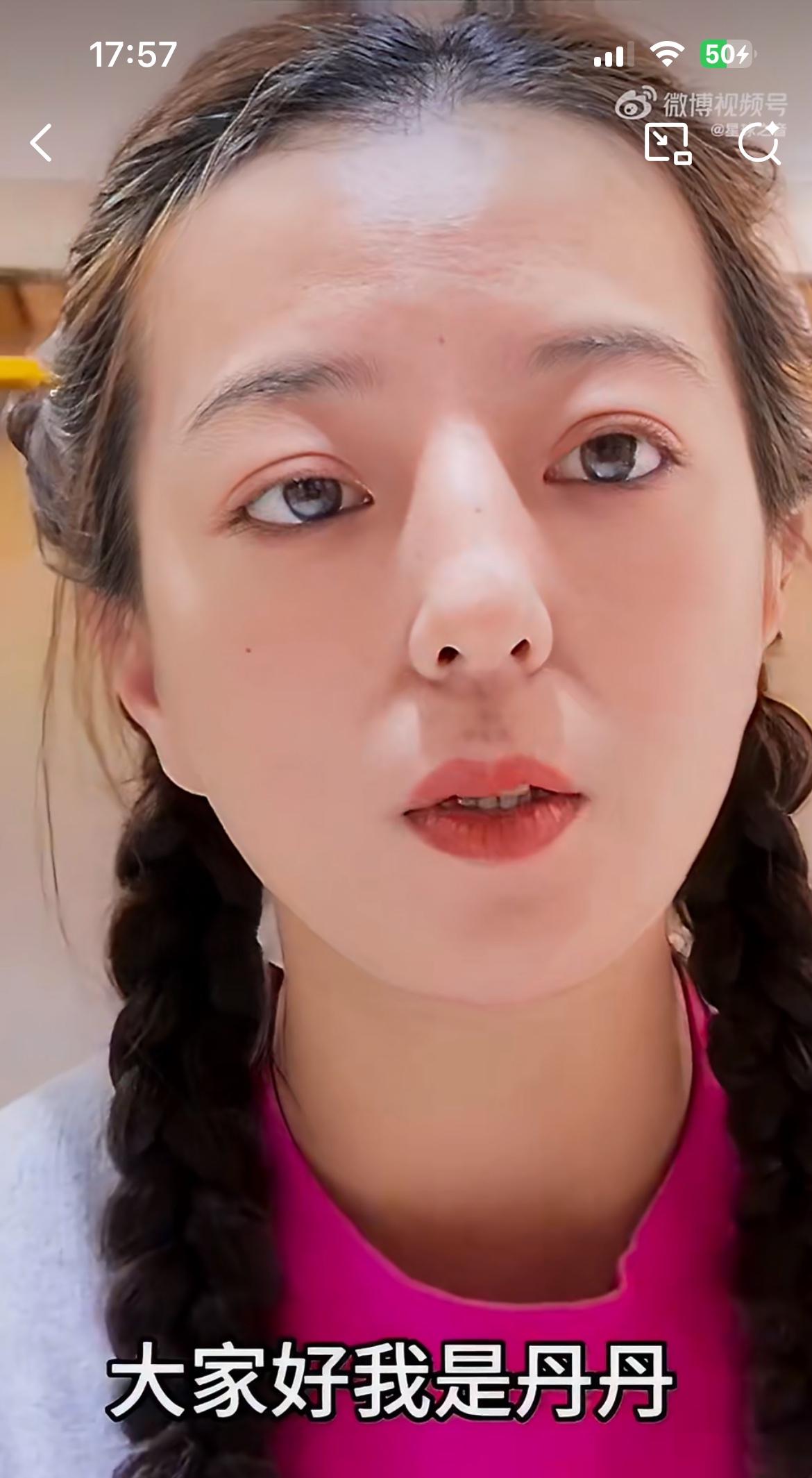东北女孩丹丹嫁了印度老公荣生，想去印度办婚礼，结果签证却被卡壳了。她现在有点心灰