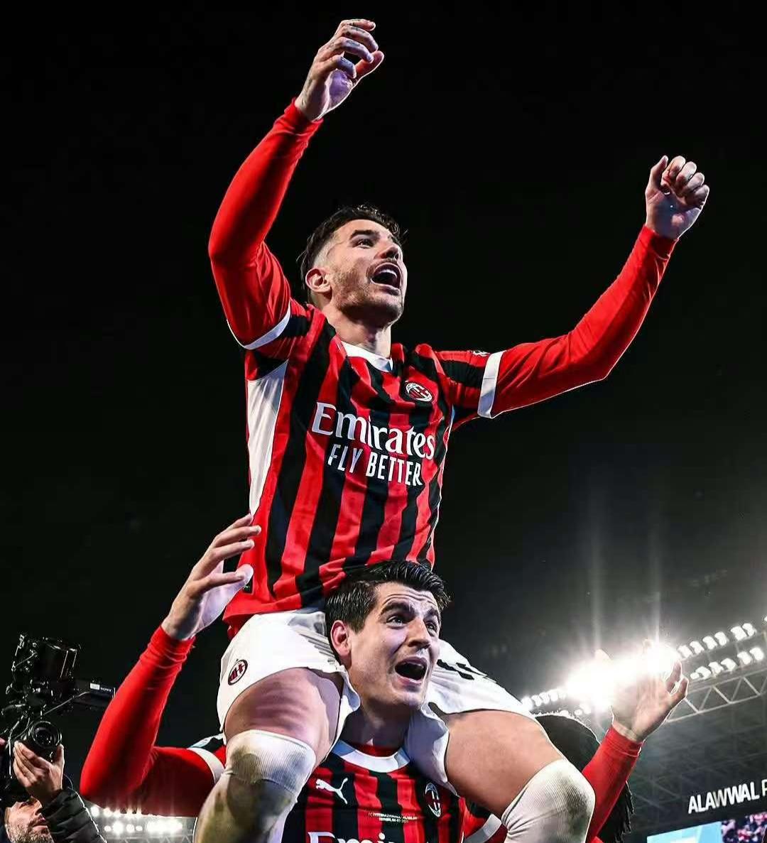 埃斯兔让人想起了特奥！米兰1比0国米，埃斯图皮尼安一球爆射，红黑笑傲米兰德比。