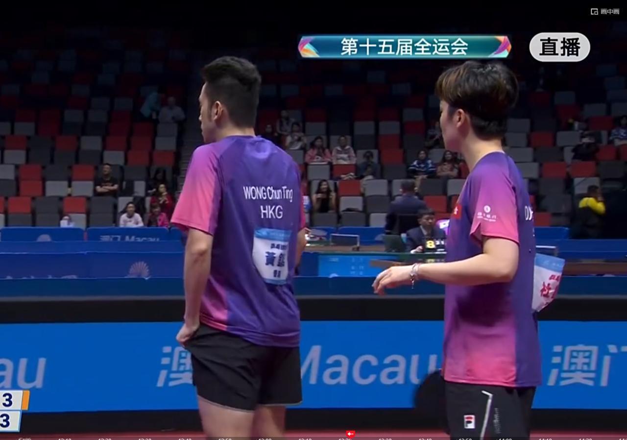 突发！由于给王曼昱加油的声音过大，没做抗干扰训练的黄镇廷/杜凯琹，突然暂停了