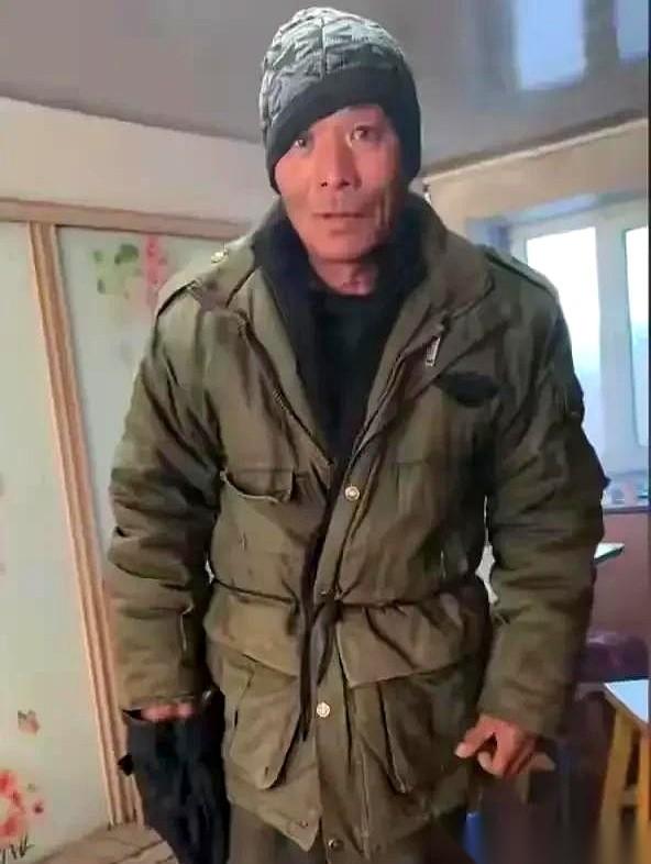 有些人，真是跪久了就站不起来了。说那个举报通缉犯的大爷，会有“不好下场”。我