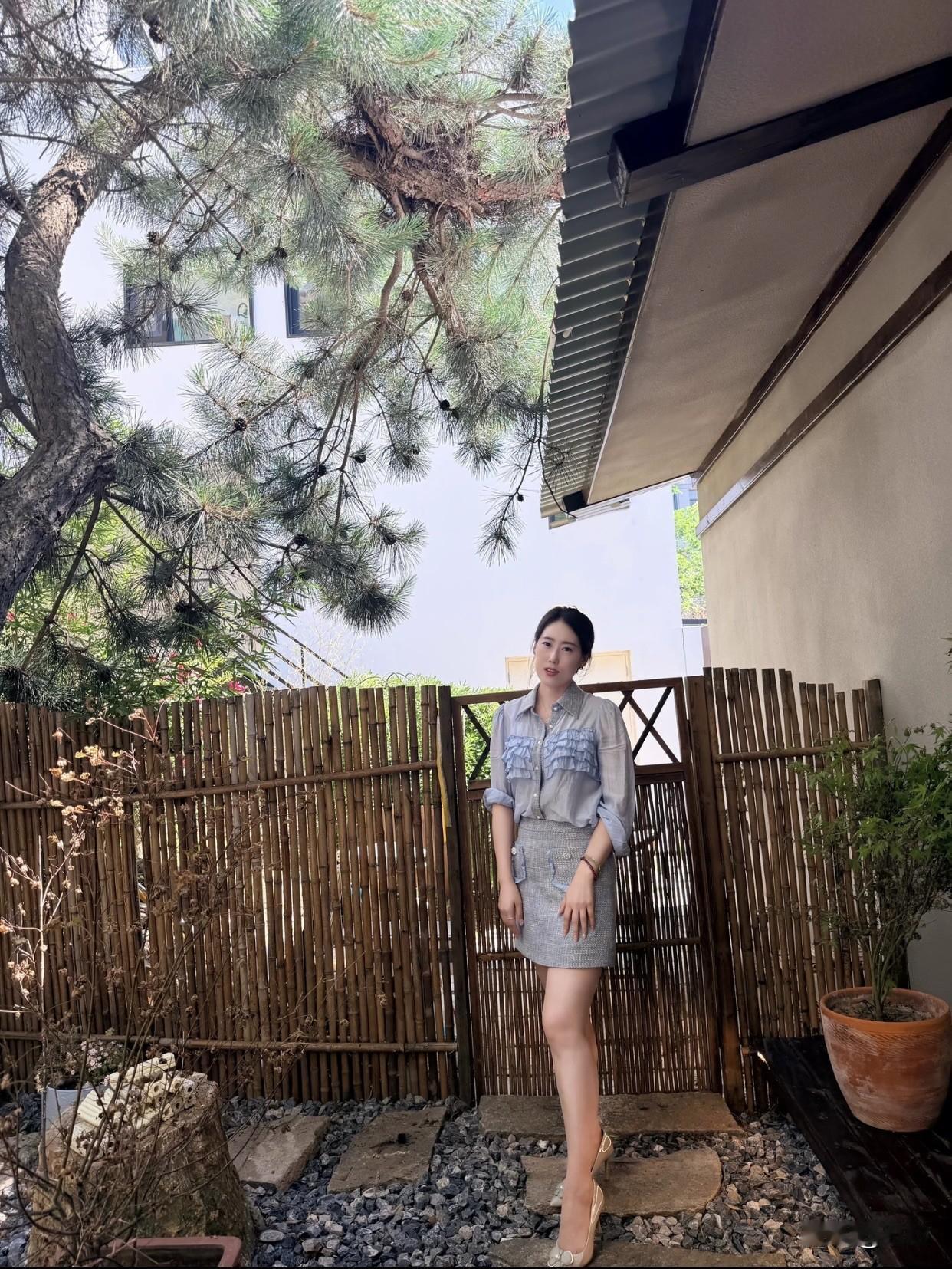 最美的女人什么样真正美的女人，内心独立、灵魂通透。像敦煌学者樊锦诗，半生素衣扎根