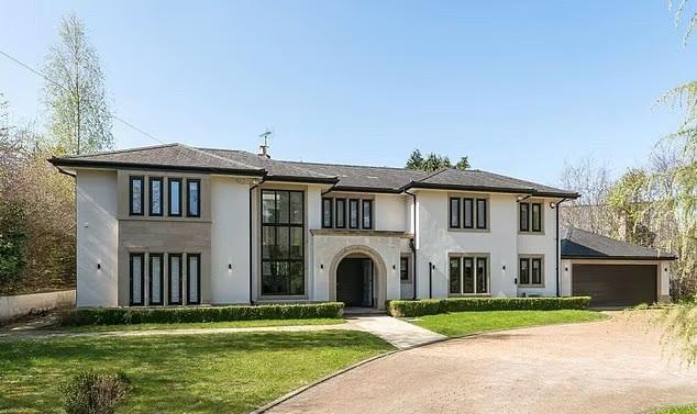 看来英国的房子也不好卖！曼城太子福登价值325万英镑的豪宅最后只卖了290