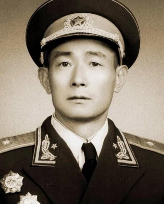 1937年，陈赓把386旅772团1营营长找来，对他说，要升他当团长，营长大喜，