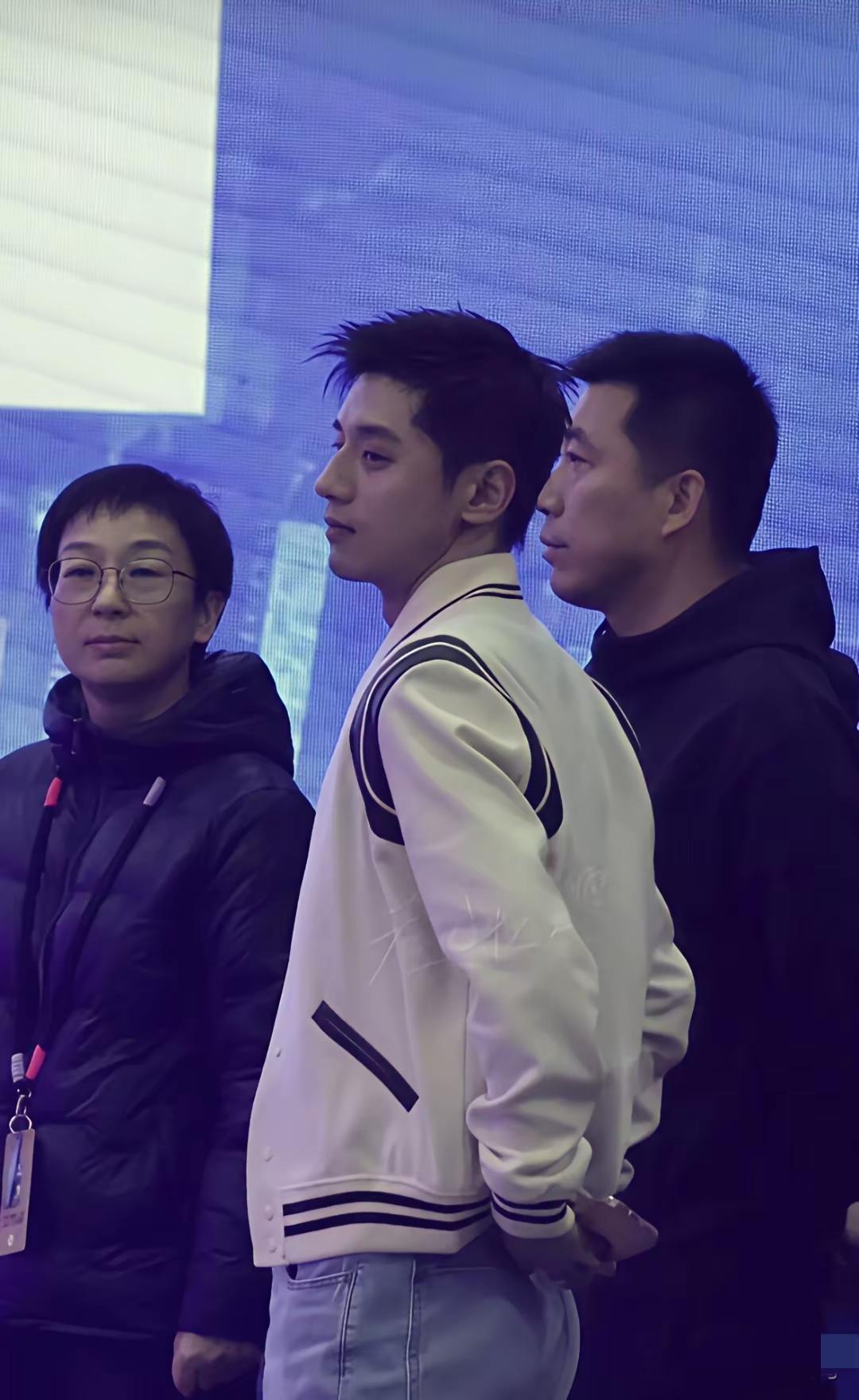 张继科之所以吸引小女生喜欢，不仅是长得帅，也不仅因为他是世界冠军，而是他的那