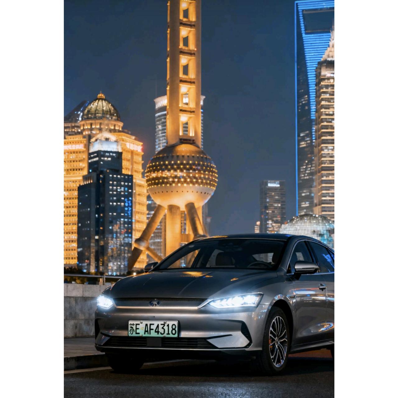 大清早5点多，上海一位怀着孕的高女士开车去医院，当时是绿灯，她正常直行，结果被一