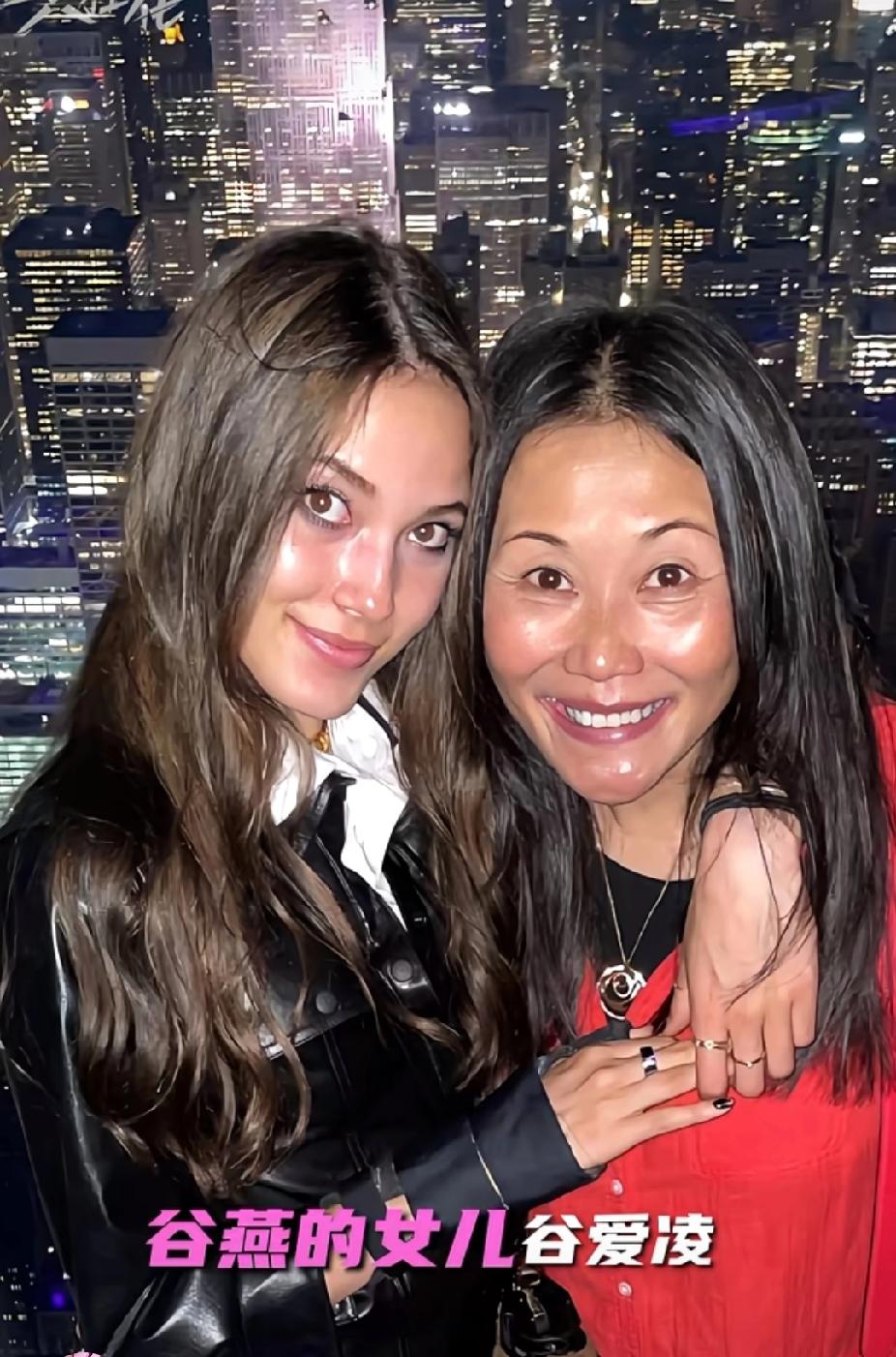 终于明白谷燕女士为什么那么容易落泪了，不是因为谷爱凌被网暴，也不是谷爱凌忍着伤