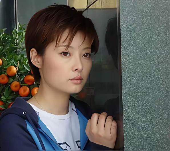 谁也抗拒不了衰老哪怕你保养的再好在岁月面前你犹如开弓的箭只能朝前走不能