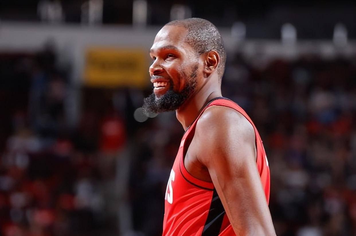 缺少范弗里特对火箭的影响。1，节奏太慢，很难后场快速持球推进，一遇到全场紧逼就