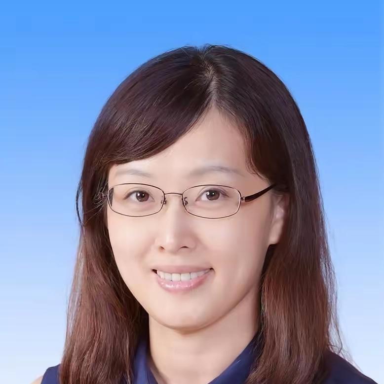 李新影（1977年-2026年2月23日），女，出生于吉林，成长在北京，系中国科