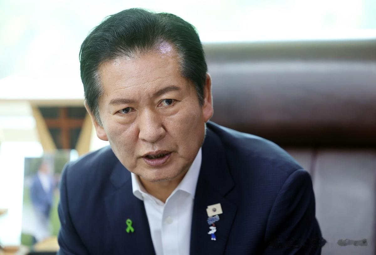 郑清来怒拆党内对立传闻：我和李在明是一体7月25日韩媒消息，韩国共同民主党