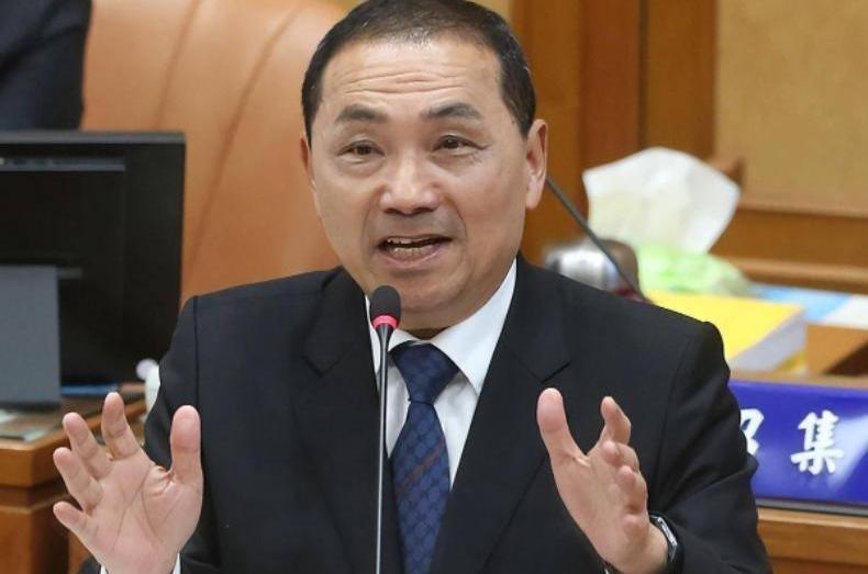 侯友宜以为自己找到了一个万全之策。他要把“九二共识”这道菜，重新炒一遍端上来。