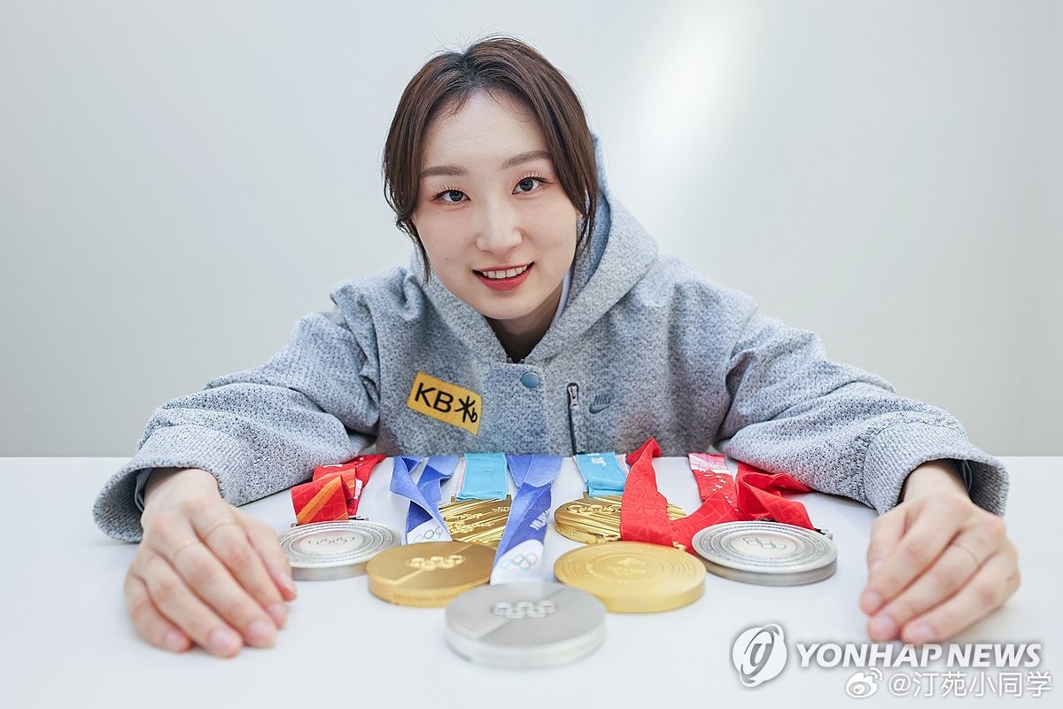 27岁的韩国短道名将崔敏静11日接受采访的时候表示，10年前的自己需要果敢，希望