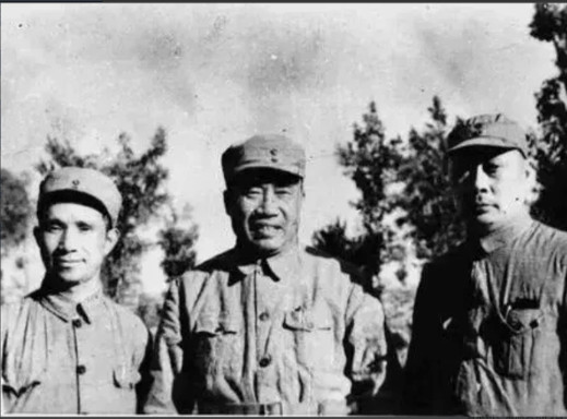 1948年，陈毅、粟裕护送朱老总途经敌占区，偶遇200多名敌人，朱老总却很镇定，