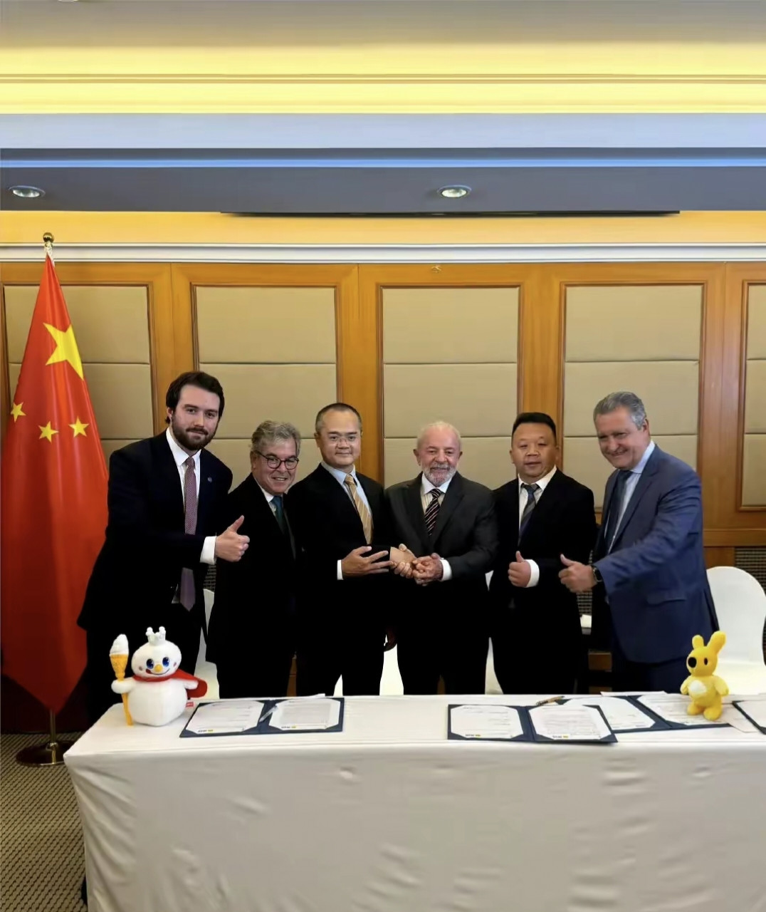 巴西总统卢拉这国足真没白看啊，还真让他化到缘了。​日前，美团宣布将在未来几个月内，将其旗下的Keet