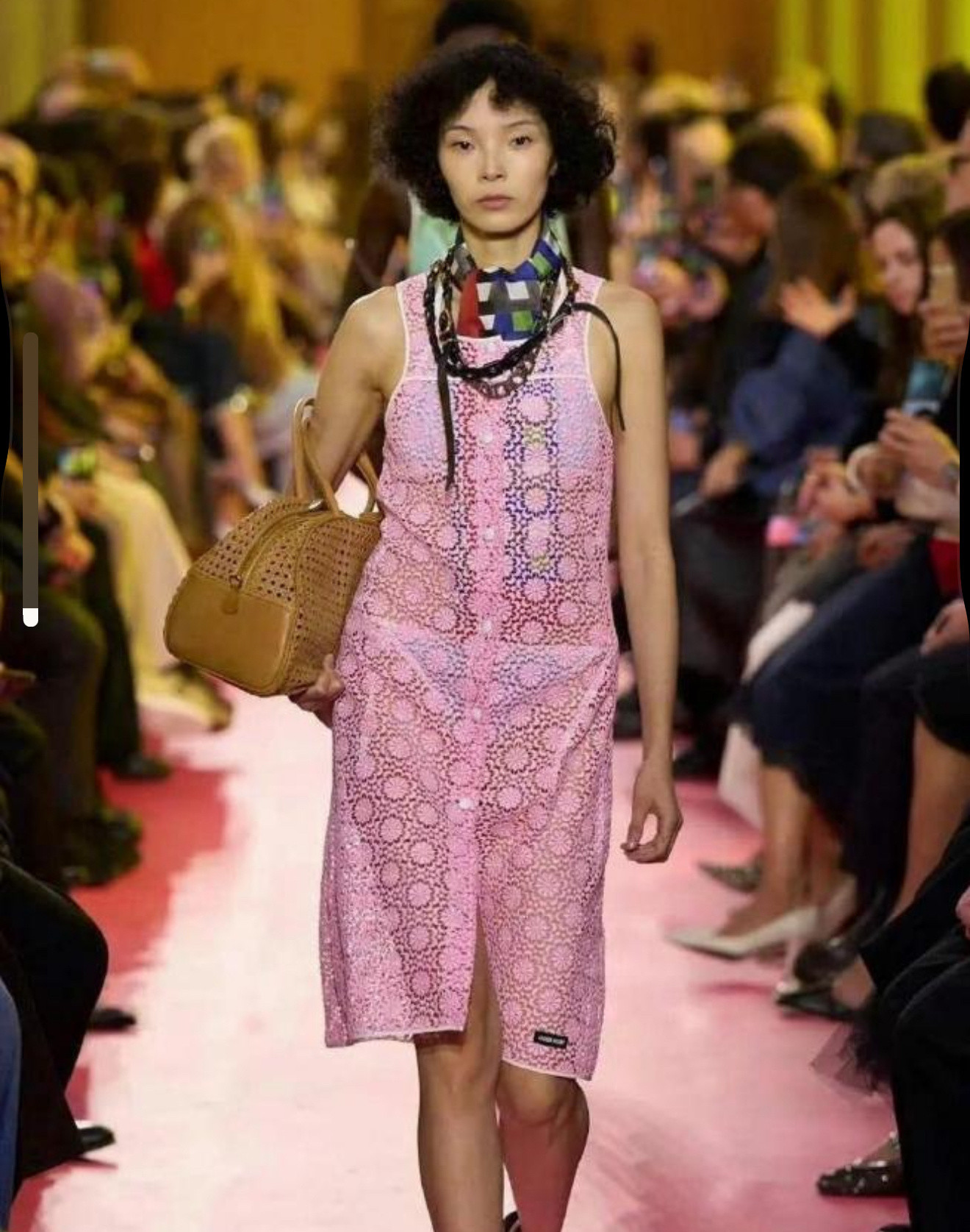 刘浩存和模特同款衣服对比图，谁赢了？
