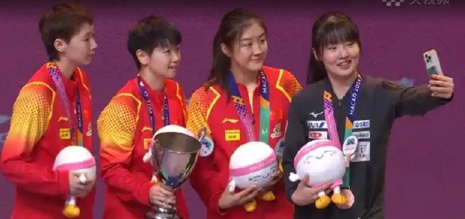 澳门世界杯封神！孙颖莎三连冠，不变的永远是站在C位的莎莎！家人们，三张图直