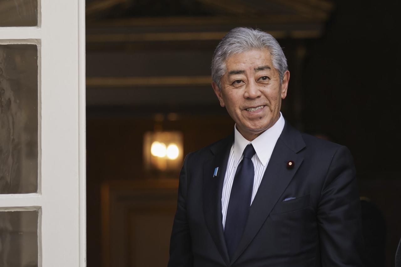 日本前外相岩屋毅抵达北京后表态：期待与中方大人物见面，改善关系！目击者发现岩屋毅