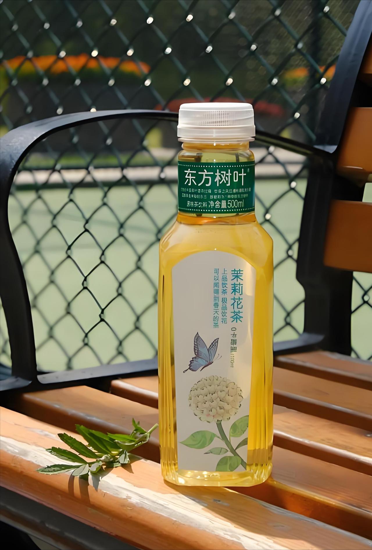 谁敢信啊？一个将近800亿的饮料帝国，现在竟然被一瓶曾经全网常年群嘲的“树叶水”