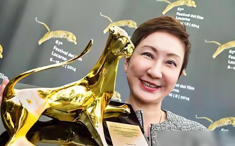 施南生她妈当年就跟她撂下一句话，特别糙也特别实在：“闺女，甭管你跟了谁，你自