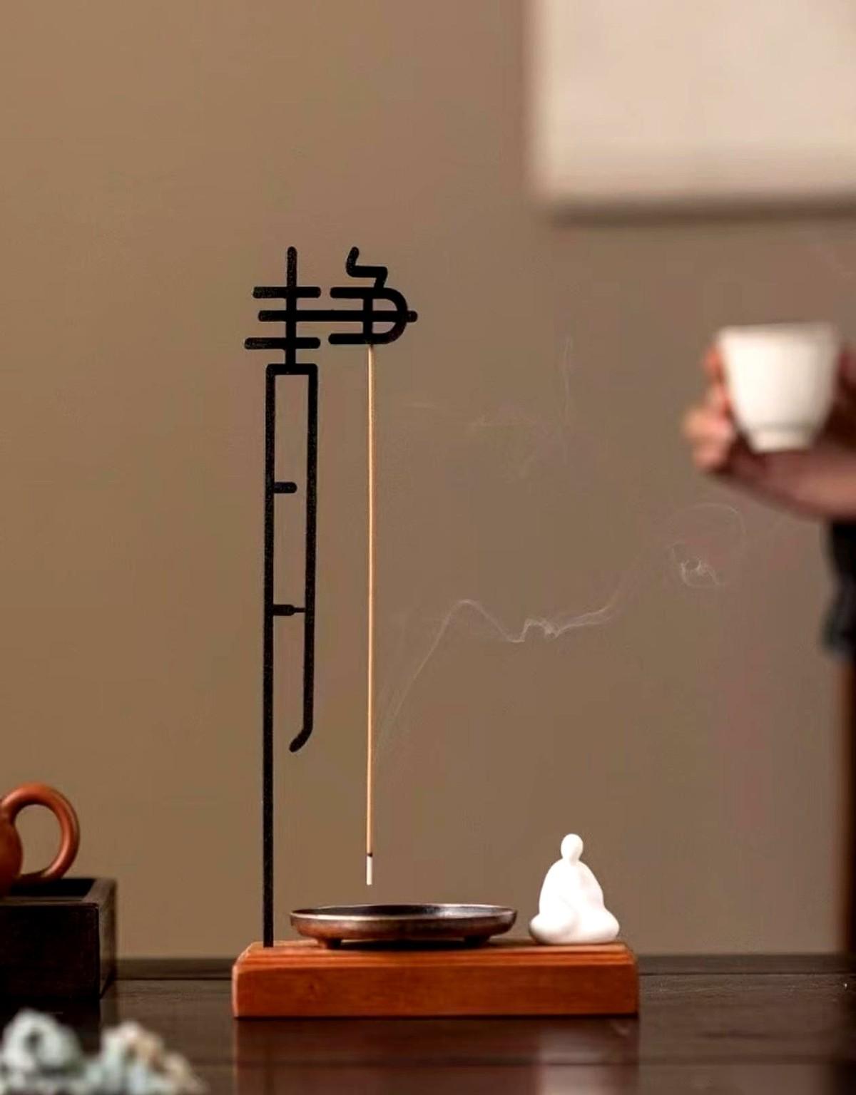 网上有段话挺扎心的：别总想着把你的三观，硬塞进别人的脑子里。你在山顶看到的是云