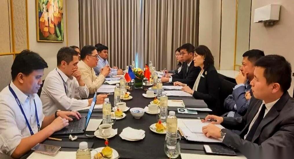 菲律宾，油箱快见底了。3月24号，总统马科斯签下一纸行政令，全国进入能源紧急状