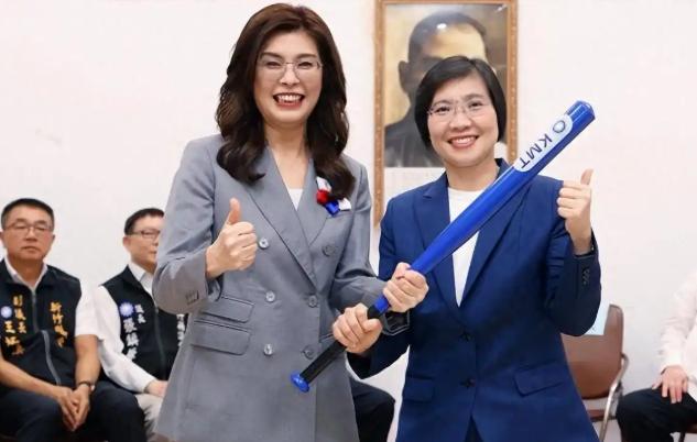 赖清德大概怎么都想不到，2026年8月的这波“助攻”，会来自自己亲手提拔的两个人