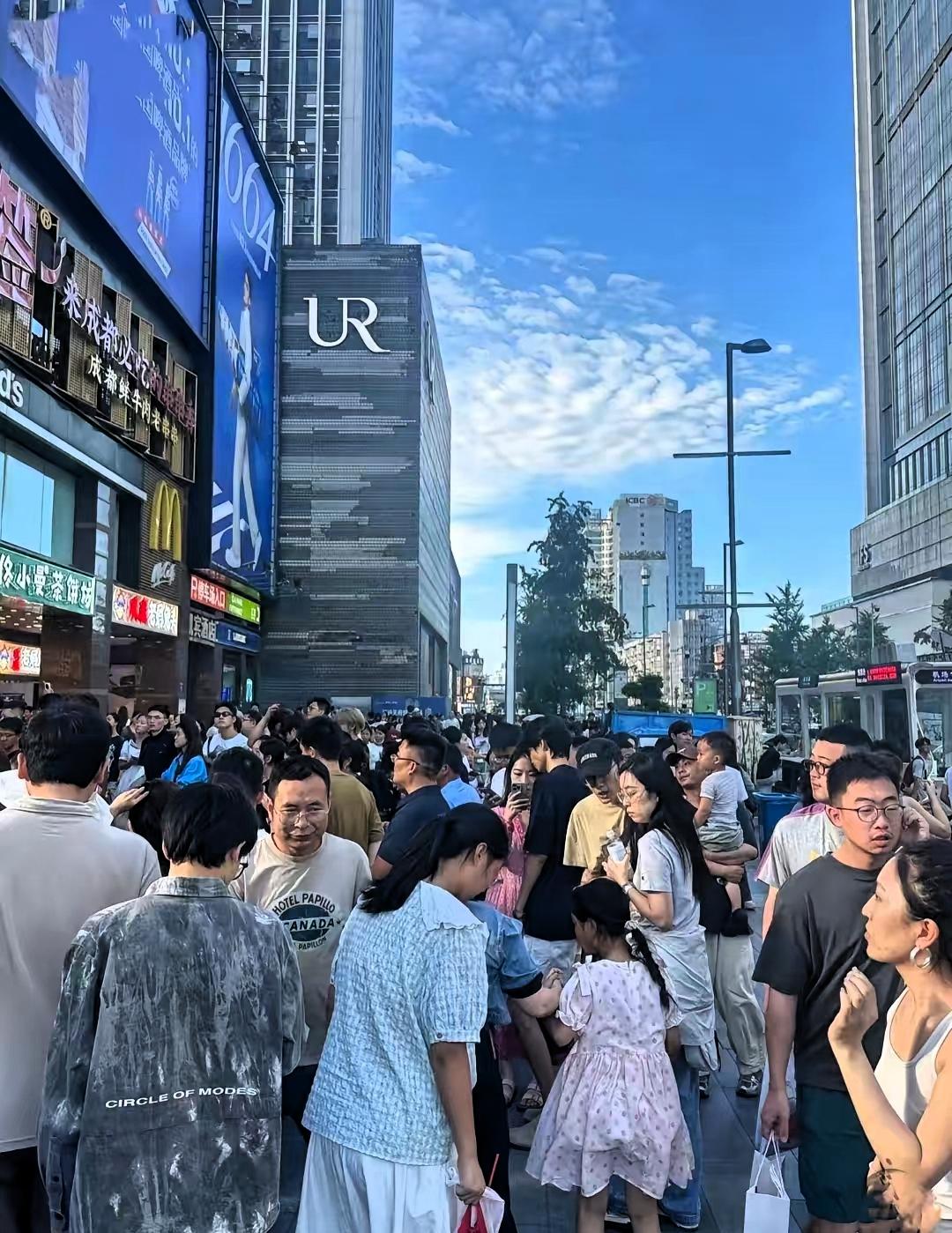奉劝大家一句，就现在这个大环境之下，手里只要有10-20万存款的人，一定要守