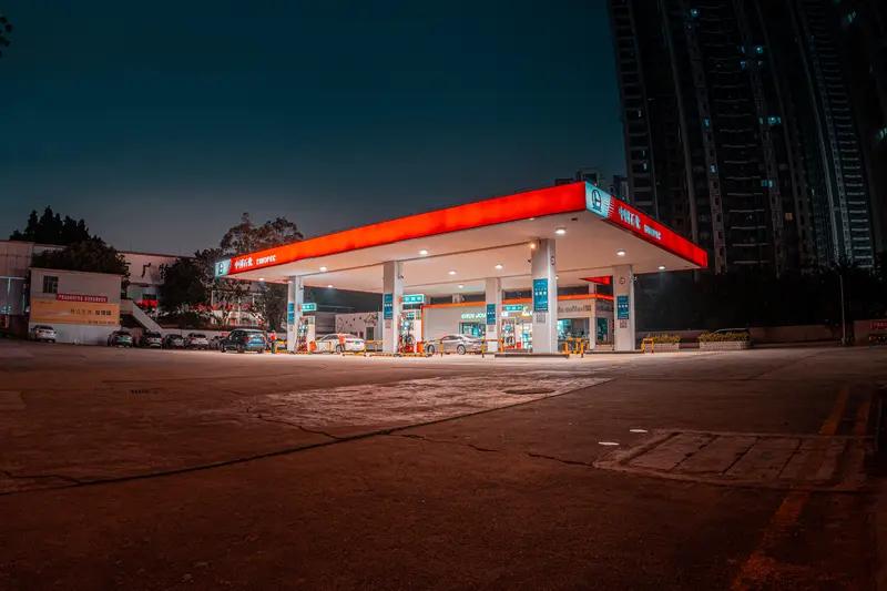 明晚（1月20日24时），成品油可能迎来2026年首涨。本轮调价周期国际原油价格