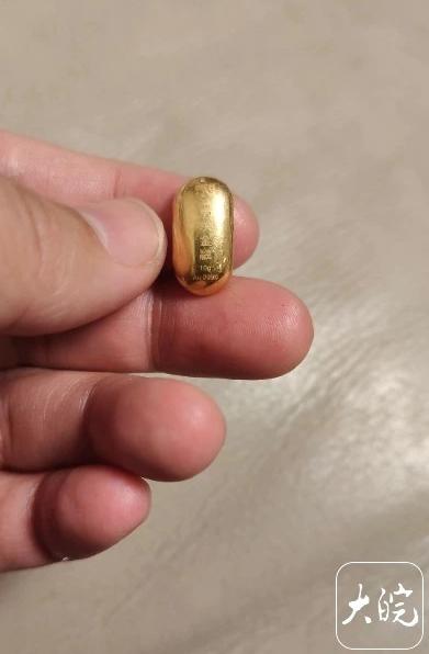 意外还是发生了!10月22日,江苏昆山,一11岁男孩看到母亲花了10000多元买