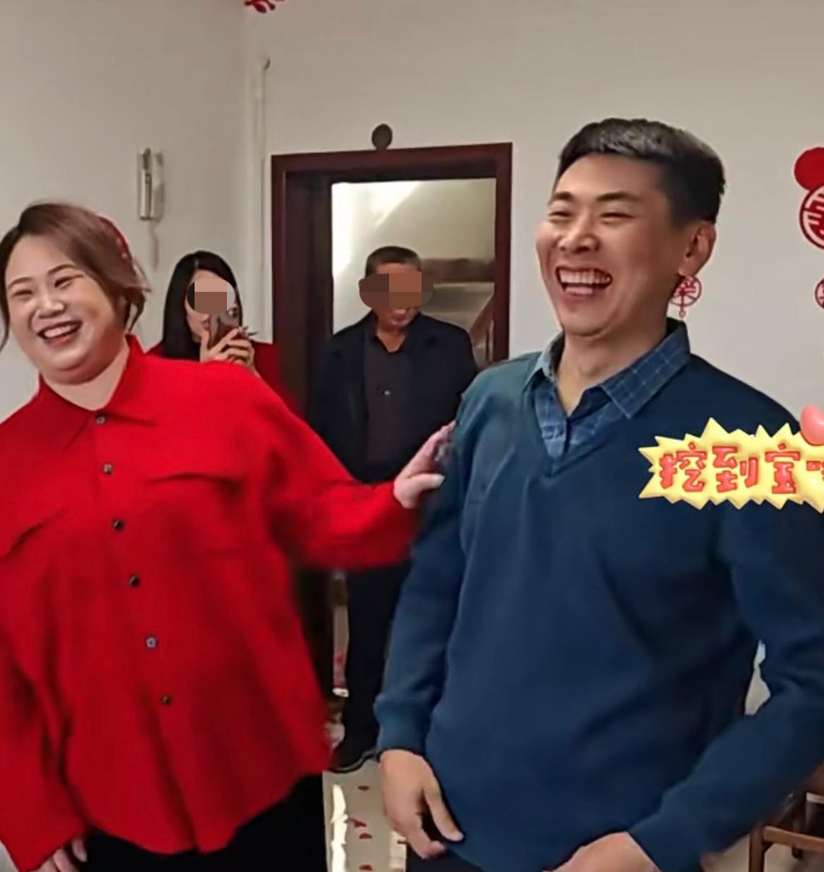 娶到宝了！山东东营，赵先生在自己家里举办了一场别开生面的婚礼，没有司仪、没有宾客