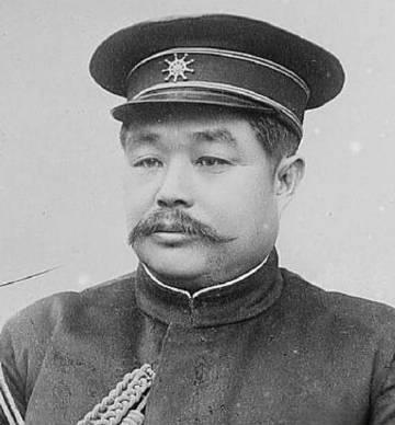 1915年12月，袁世凯打算在次年元旦“登基”，他一件事就是想册封黎元洪为“武义