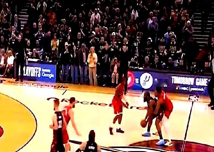 哈登闲庭信步就上篮了猛龙教练组赛前在战术板上画了半天，核心就一...