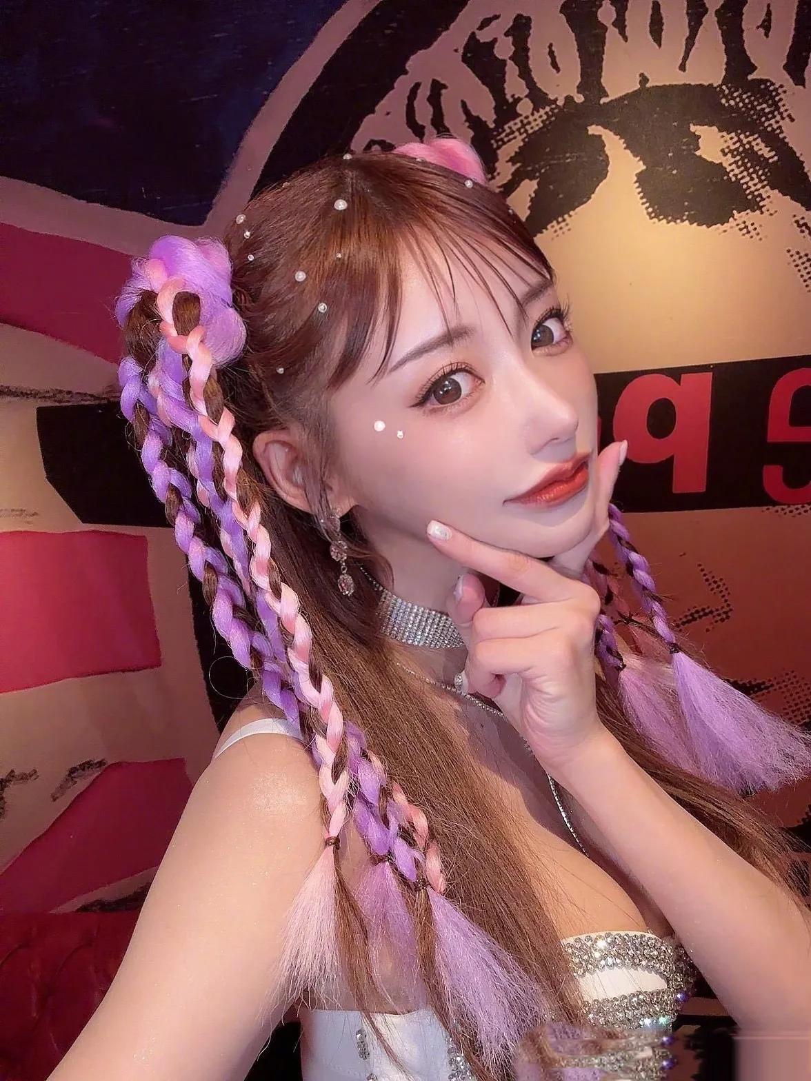 明日花绮罗回应与周鹤年私会，坚决否认性交易传闻近日，日本前AV演员、现顶流网