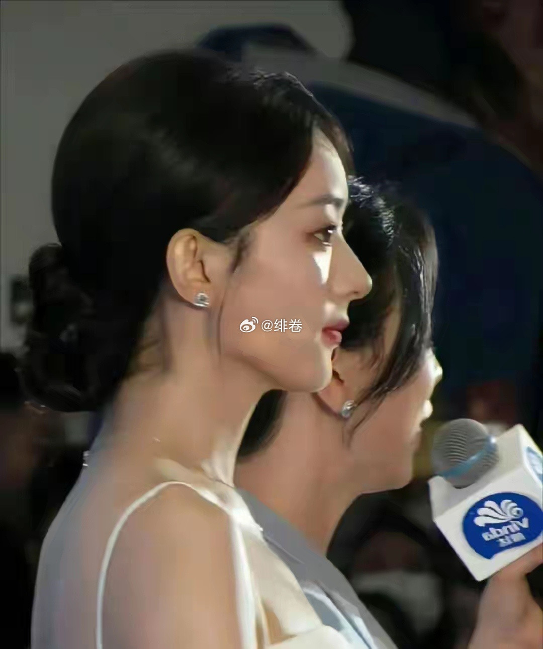 赵丽颖的鼻子是什么名品鼻，长相几乎没什么变化，但每个时期给人的感觉又完全不一样。