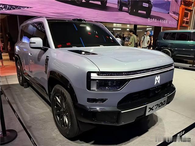 猛士X700与风神EQ概念车要点梳理[比心]猛士X700定位承载式车身的高端
