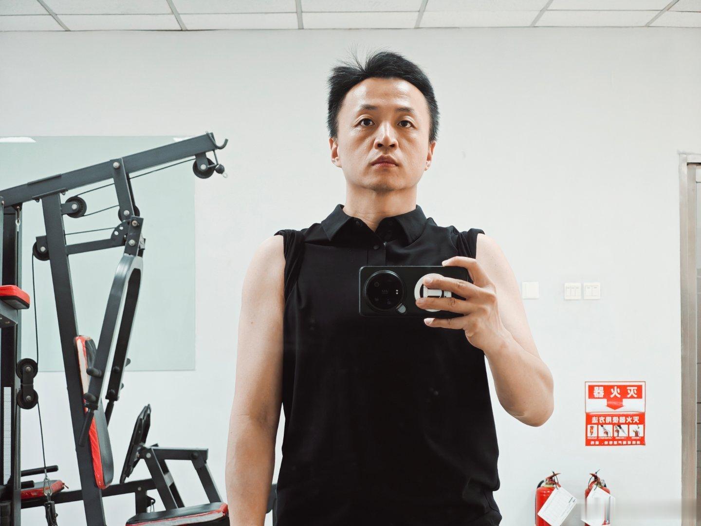 体脂率进一步下降，看着不瘦，实际上BMI只有23，但是上肢全是肌肉，体脂率会很低