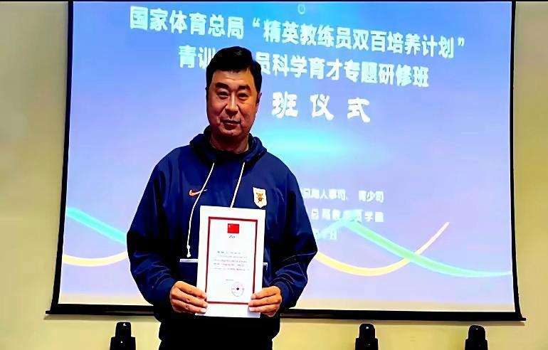 5万欧元小将首发进球，山东泰山终于醒了！李小恒替补半年，上场就进球，5万欧元的