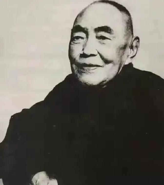 庞戎在刘芳菲的访谈里突然说自己是庞莱臣后人，还一脸深情回忆小时候看画学字。我刷