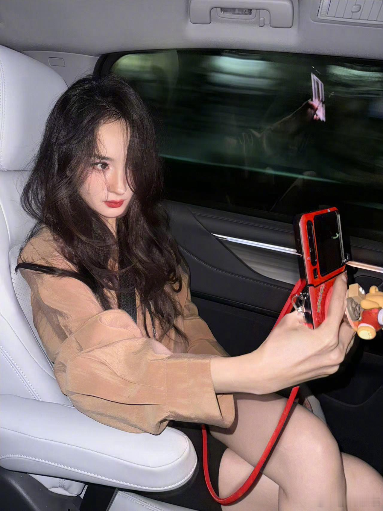 杨幂的穿搭无须多言咱就是说杨幂的穿搭一直都是教科书级别的平时穿衣服没思