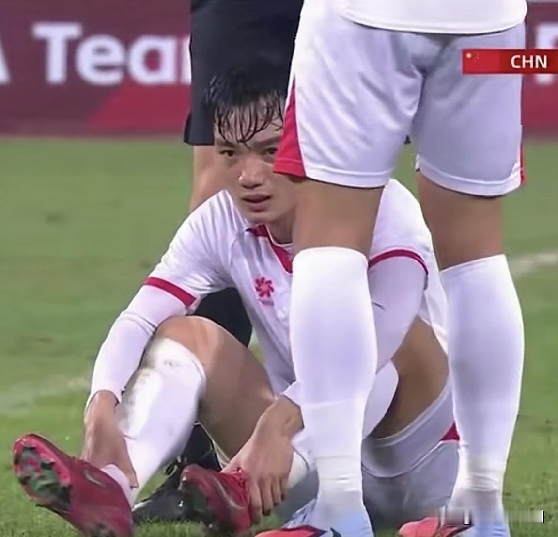 一语成谶！昨晚U22国足0:1输给越南队，让大家自然想起了12年以前，国足