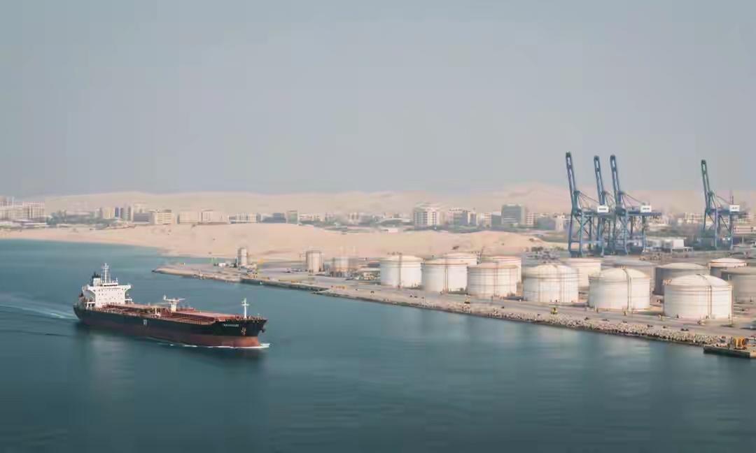 3月30日，法媒报道，道达尔能源在整个中东现货原油市场堪称“一枝独秀”。该公司凭