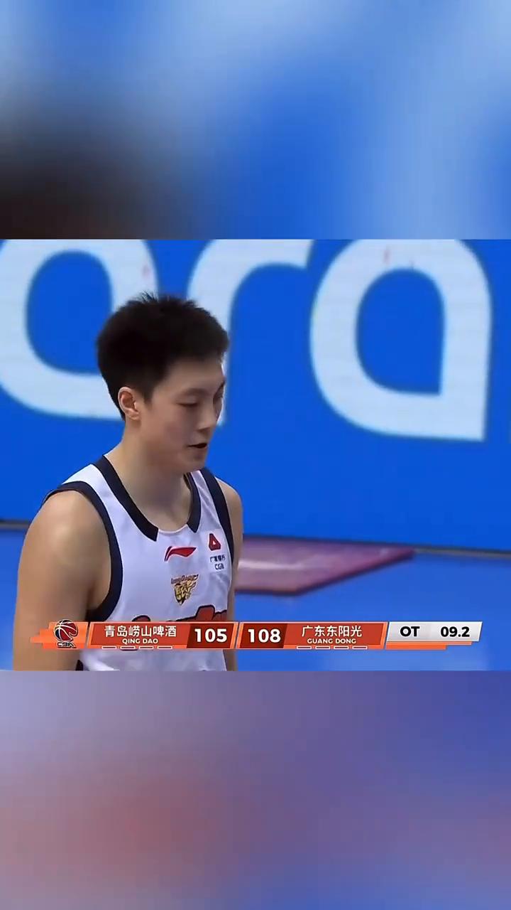 一场普通的CBA常规赛竟同时出现卧龙凤雏。实在是让人想不到，一场普普通通的CB